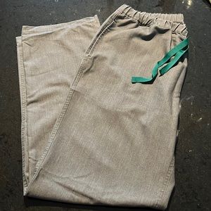 Figs Pisco Scrub Pants in Graphite